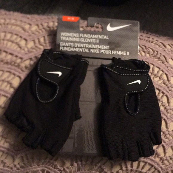 nike women's fundamental training gloves